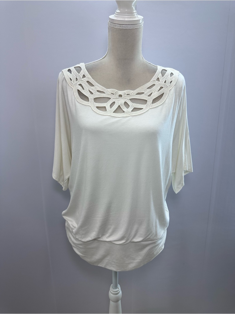 AB Studio Cream Cutout Scoop Neck Lined Blouse
